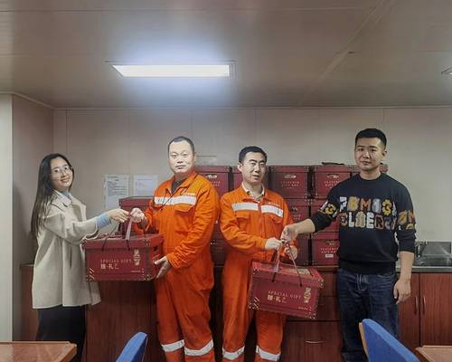 情深意濃，共賀新春|廈門(mén)華洋開(kāi)展春節(jié)前訪(fǎng)船慰問(wèn)活動(dòng)